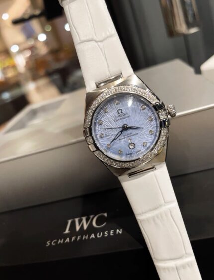 Fifth Generation Constellation Ladies' Watch Dimensions: 29mm Available in four colours