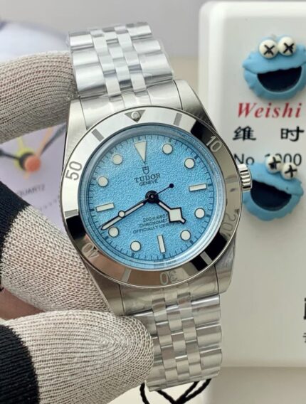 Tudor Black Bay 54 M79000, 37mm